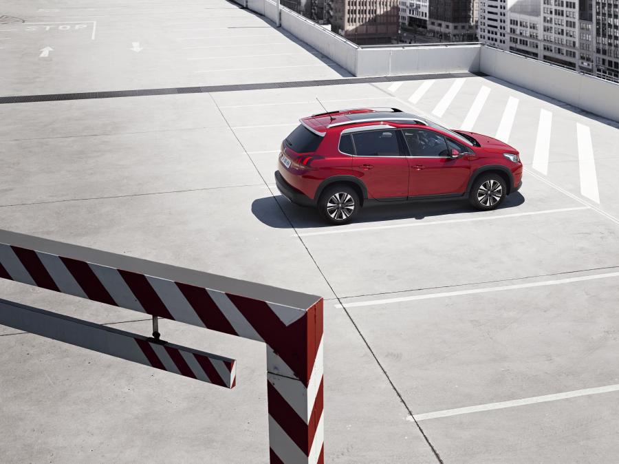  Peugeot 2008 2016 года  (фото 7 из 33)